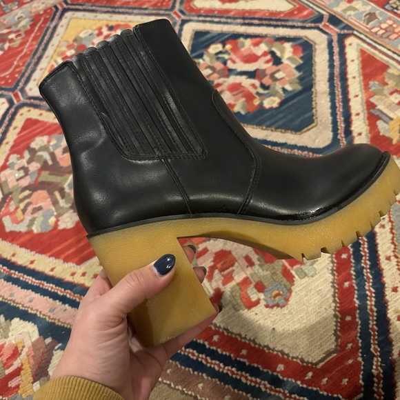 SUN + STONE Womens “Lennii” Platform Round Toe Block Heel boots size 8 M - Picture 2 of 5